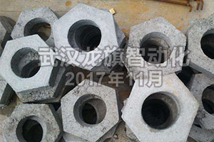 六角護(hù)坡，邊溝蓋板，是人工生產(chǎn)比較好還是設(shè)備生產(chǎn)的好？